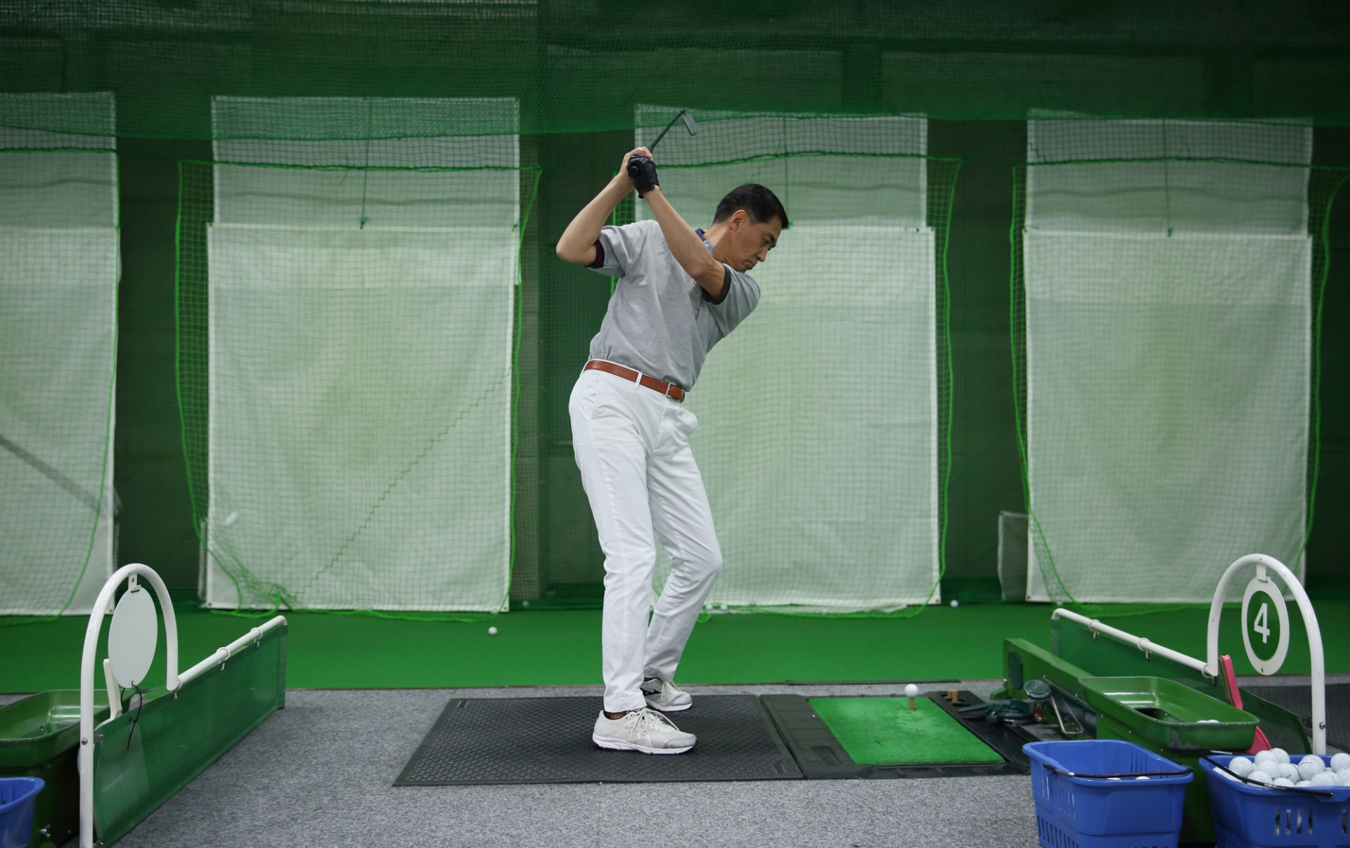 打ち放題で上達 | 東京都大田区のゴルフ練習場ならGOLF JAPAN